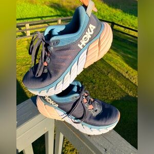 Women’s Hoka running tennis shoes size 7.5 blue pink white